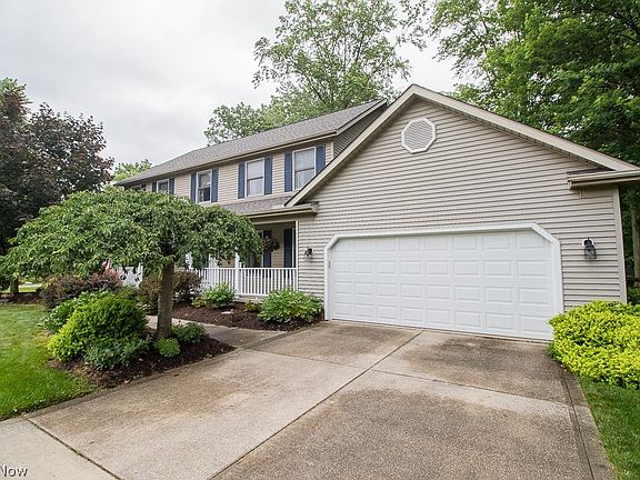 5th image of 7633 Debonaire Dr