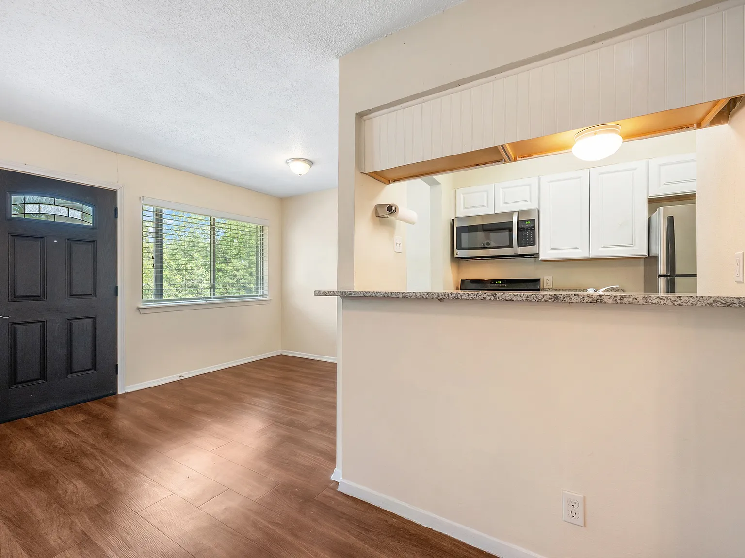 1 bed, 660 sqft, $1,350 — Photo 3