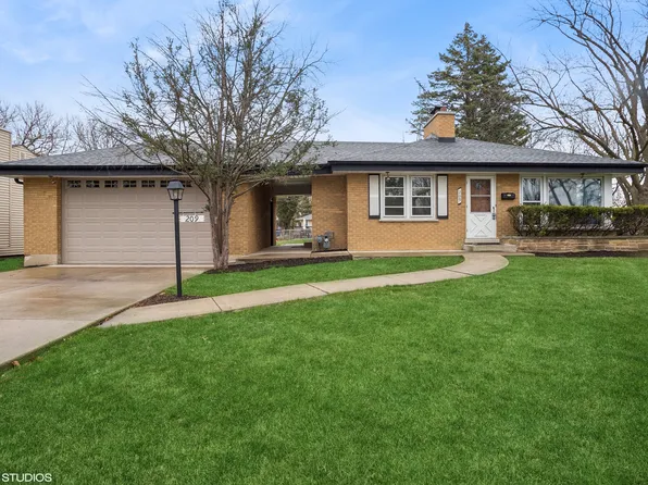 209 Blackhawk Ter, Bensenville, IL 60106