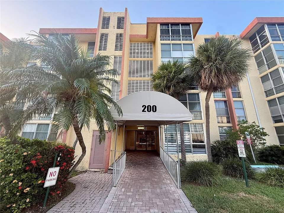 200 172nd St #416