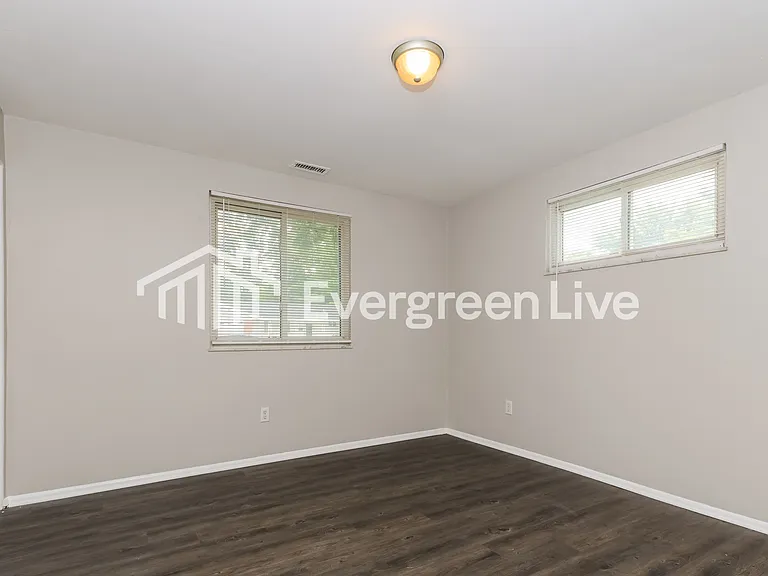733 Chandler Dr — Photo 9