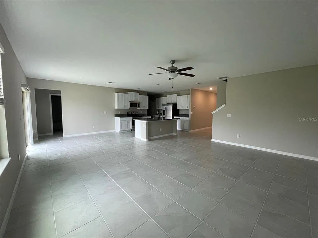 6 bed, 3.0 bath, 3092 sqft, $3,000 — Photo 4