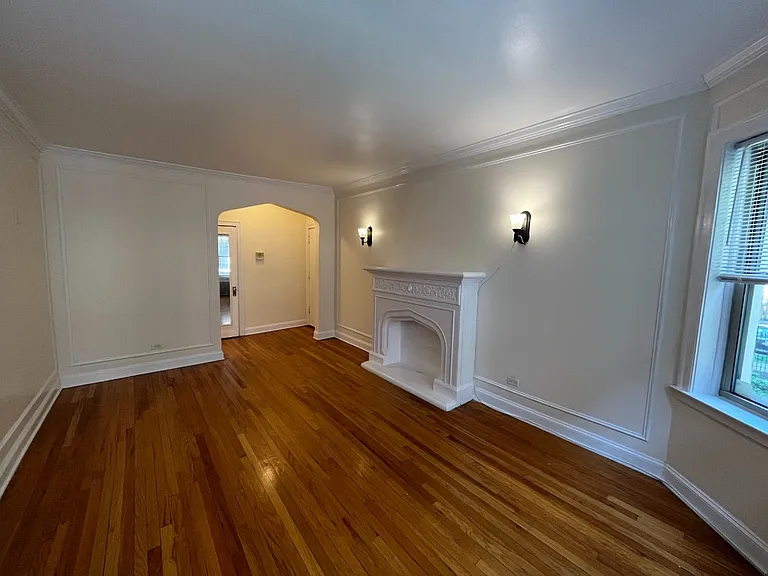6131 N Hoyne Ave #1 — Photo 2