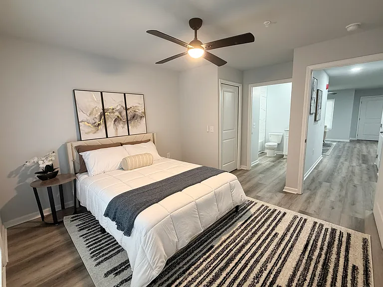 Somerset Apartments — Photo 6