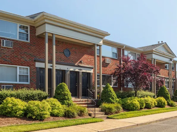 Saddle Brook Apartments