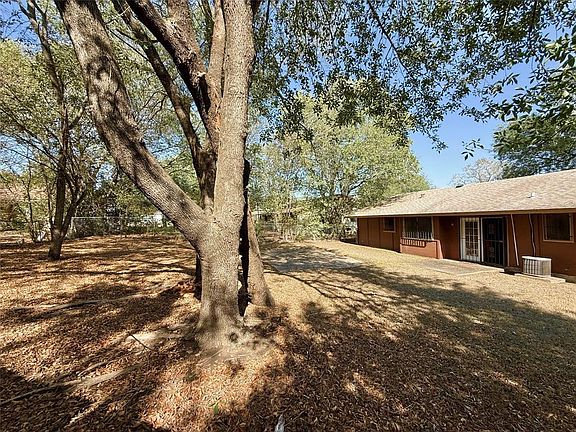 4th image of 4710 Craigwood Dr