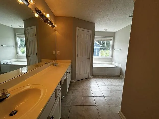 658 Glenbarrett Ct NE — Photo 17