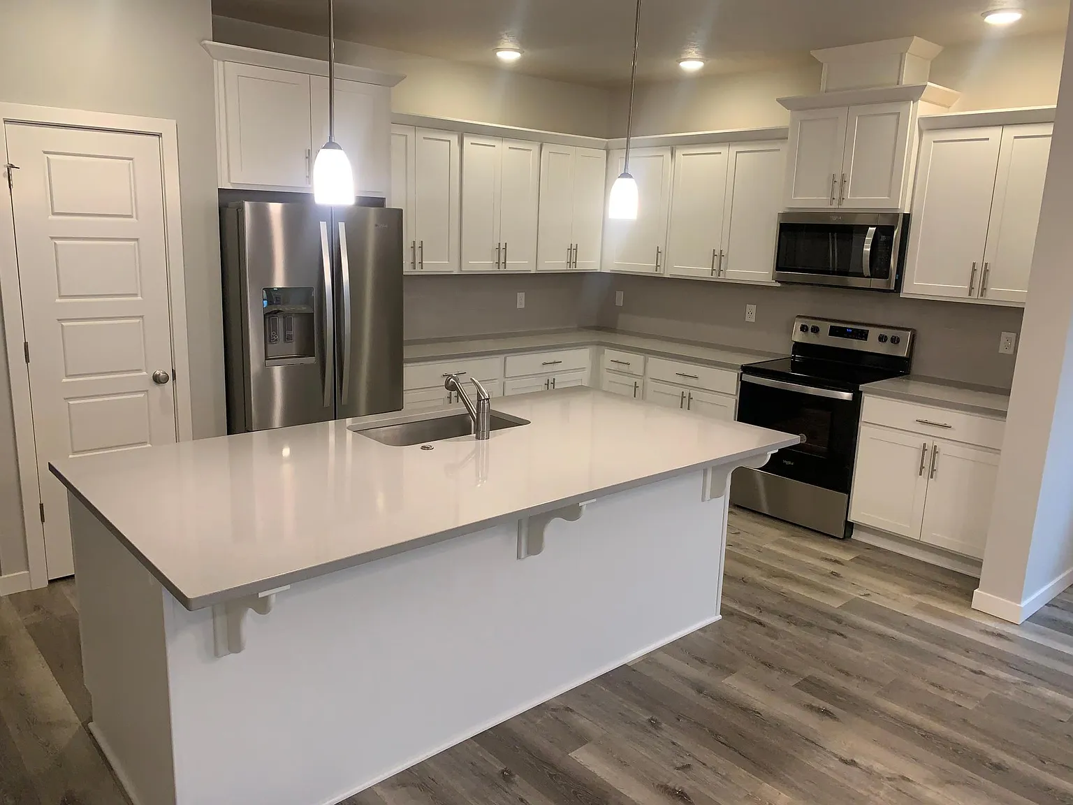 883 E Wilson St — Photo 2