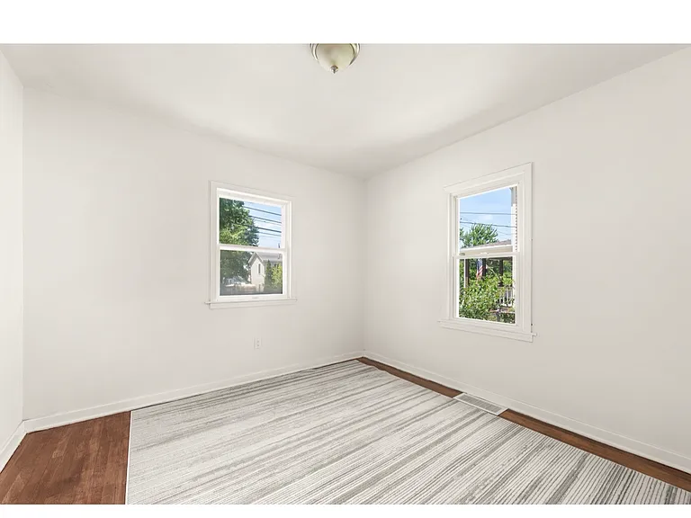 259 Jackson St — Photo 18