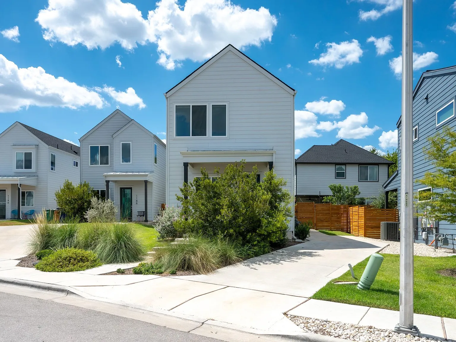2 bed, 2.5 bath, 1224 sqft, $3,600 — Photo 1