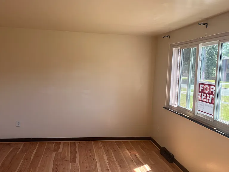 241 Robert Dr — Photo 9