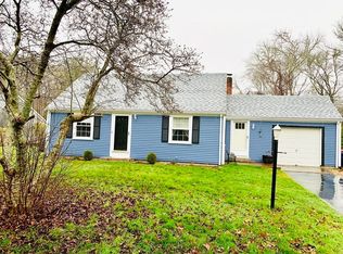 12 Linhares Ave, Mattapoisett, MA 02739