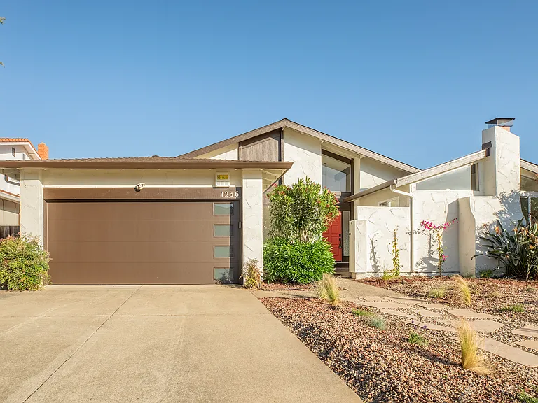 1236 Isengard Dr — Photo 2