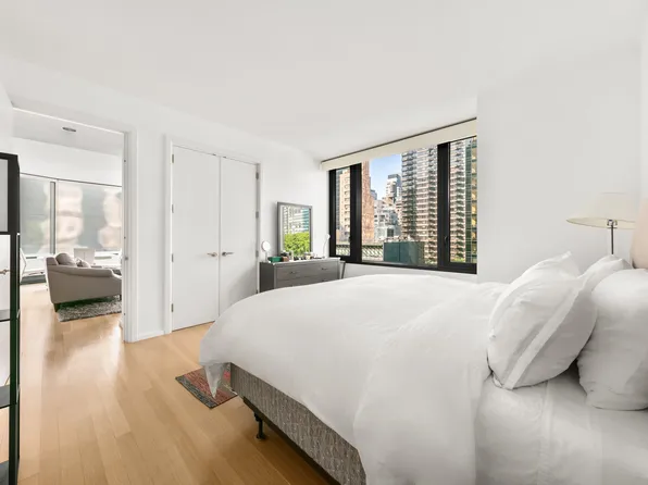 50 United Nations Plaza image 9 of 14