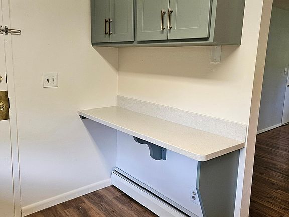 Kitchen picture 3
Breakfast bar