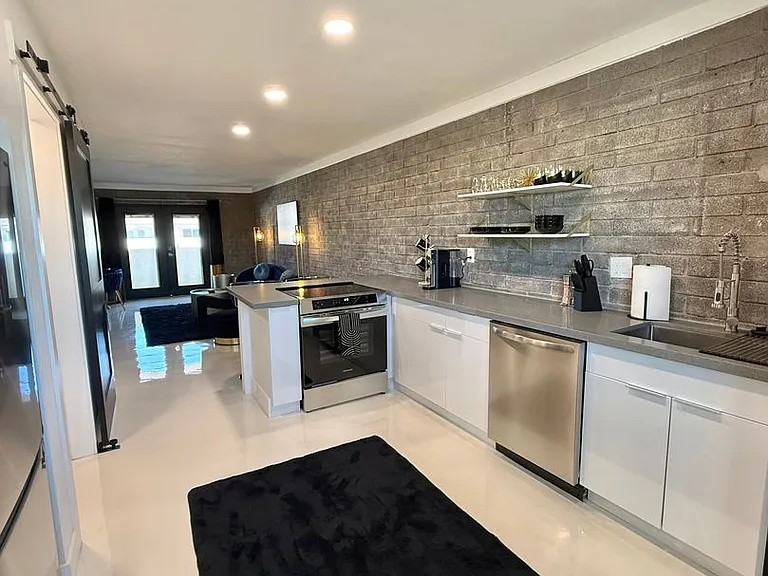 810 E Colter St — Photo 30