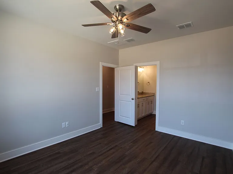 715 Freedom Way — Photo 4