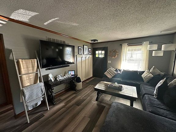 3rd image of 1207 Mesker Park Dr