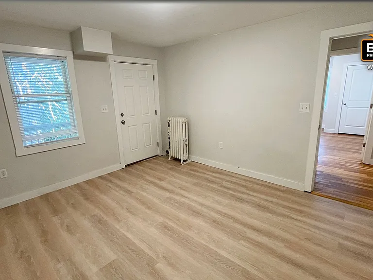 429-433 Princeton Rd — Photo 6