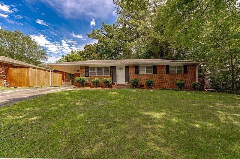 1st image of 421 Oriole Dr SE