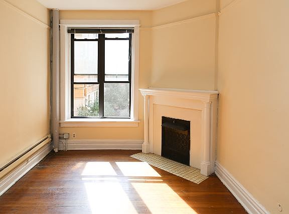 5th image of 434 W Belden Ave APT 03