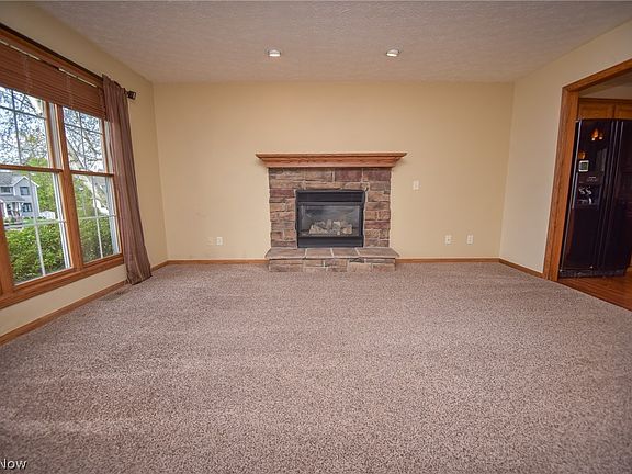 4th image of 164 Hillside Dr
