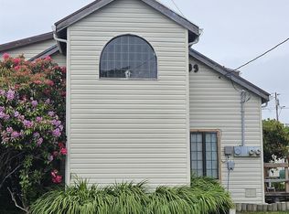 1433 NW 17th St, Lincoln City, OR 97367