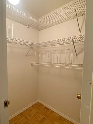 Rented by RELO REDAC INC. | media 32