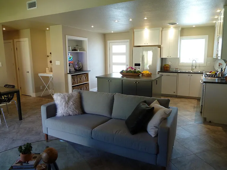 6802 La Salle Dr — Photo 1