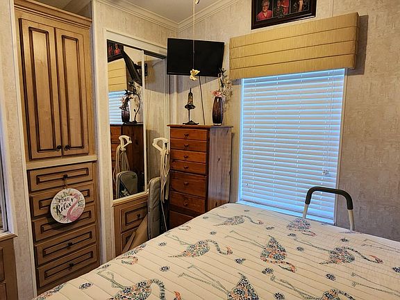 4th image of 7820 Wire Rd #203