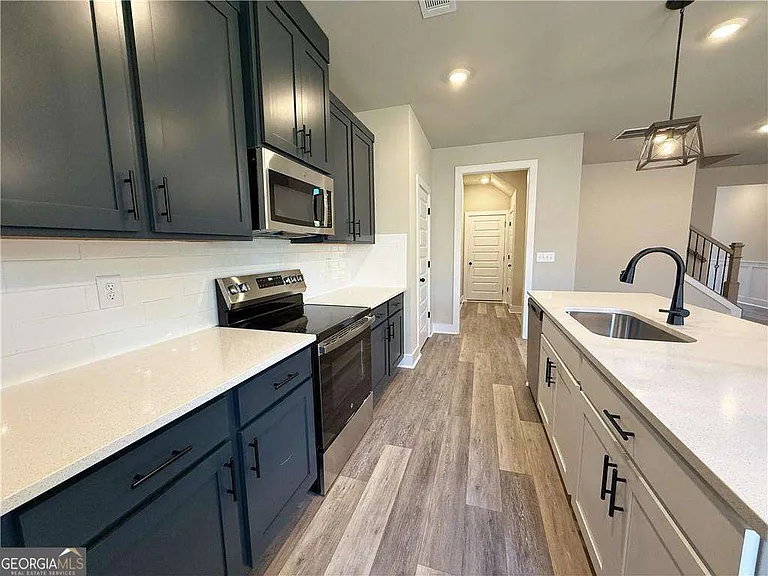 5704 Urban Vlg W — Photo 12
