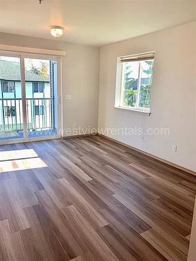 135-139 Prince Ave — Photo 132