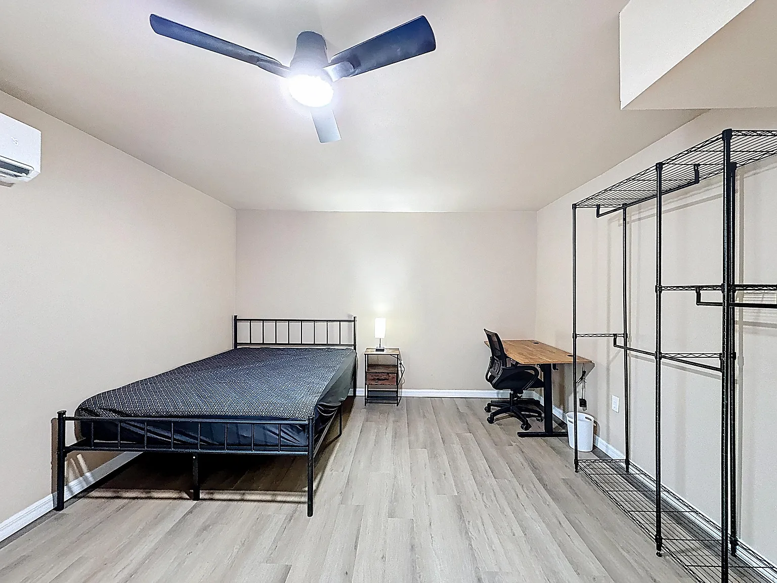 4 bed, 2.0 bath, 1047 sqft, $1,364 — Photo 3