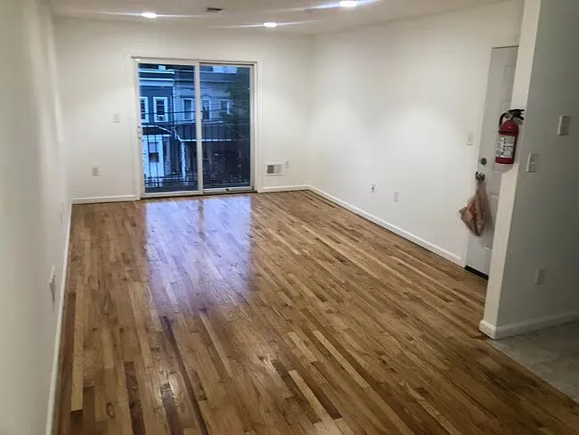3 bed, 1225 sqft, $2,700 — Photo 2