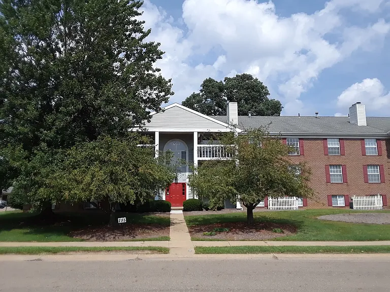 Williamsburg Suites & Garden Apartments — Photo 3