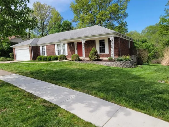 2249 Centeroyal Dr, Saint Louis, MO 63131