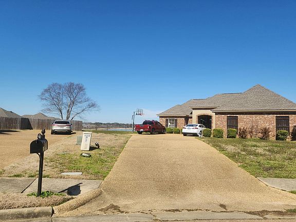 3rd image of 158 Millhouse Dr