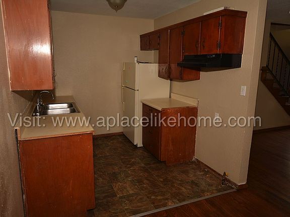 3rd image of 1826 E 48th St