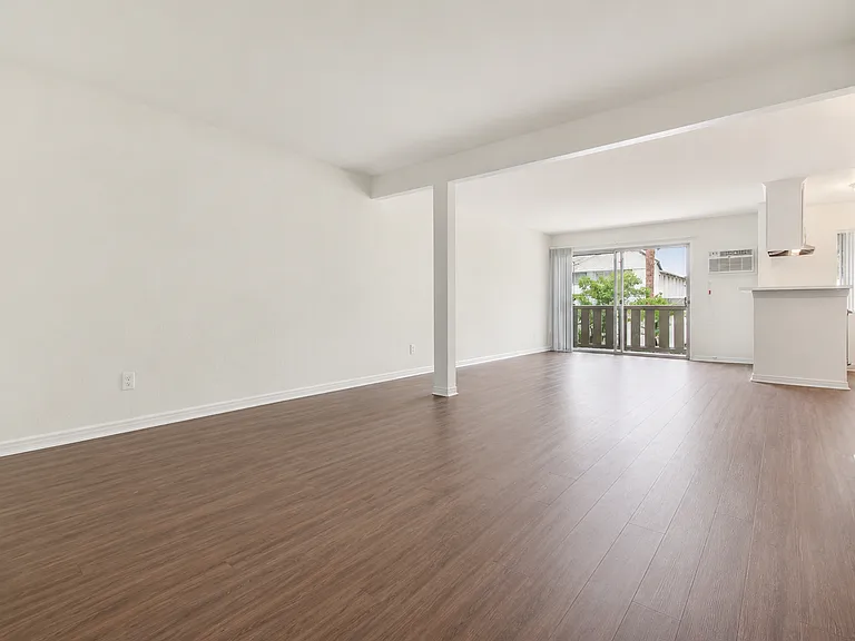 Villa La Paloma Apartments | 7722 Reseda Blvd — Photo 6