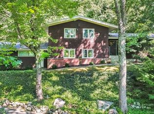 18 Evergreen Dr, Woodbridge, CT 06525