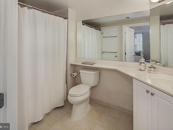 5th image of 851 N Glebe Rd APT 919
