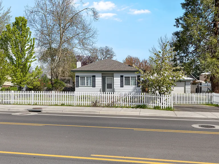 1922 Scenic Ave — Photo 1