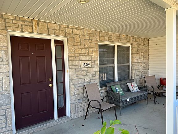 3rd image of 1309 S Cobble Creek Cir