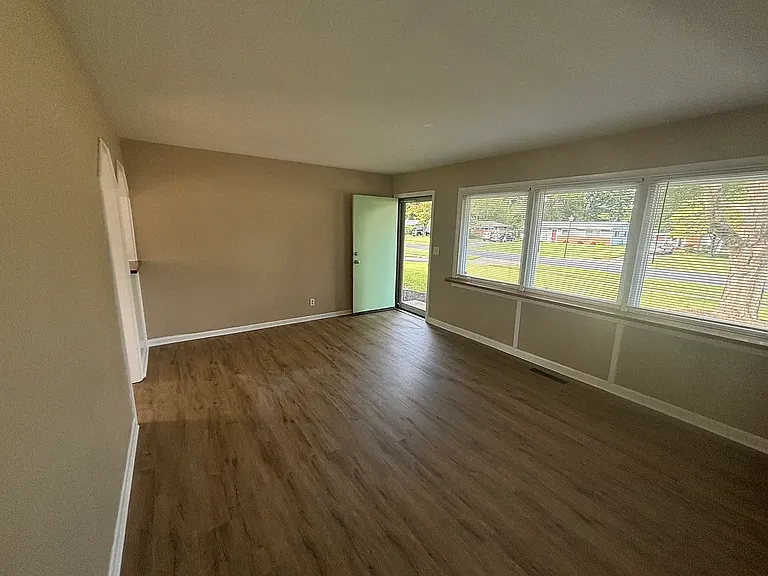 1807 Ashmoor Ln — Photo 5