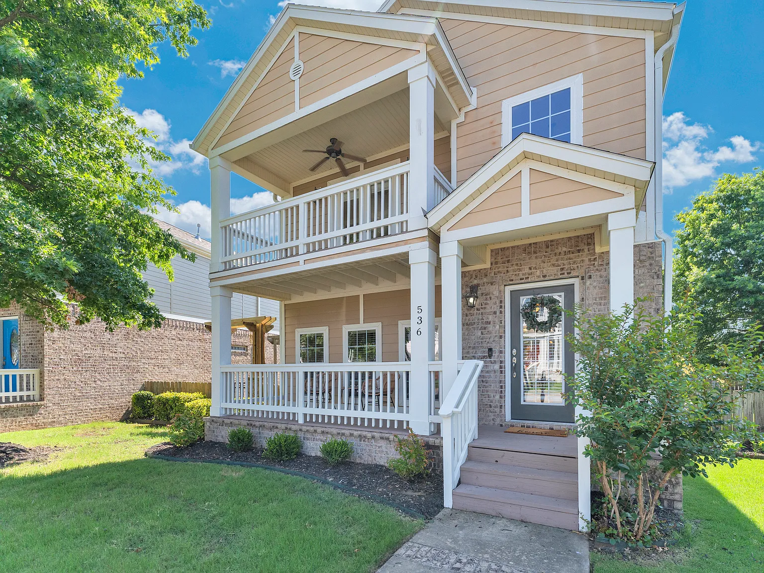 3 bed, 2.5 bath, 1827 sqft, $2,500 — Photo 2