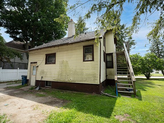 4th image of 203 E Delaware St