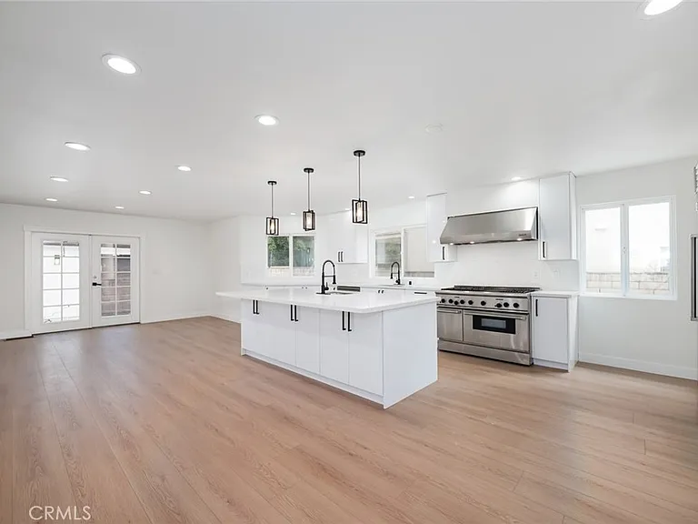 15147 Otsego St — Photo 11