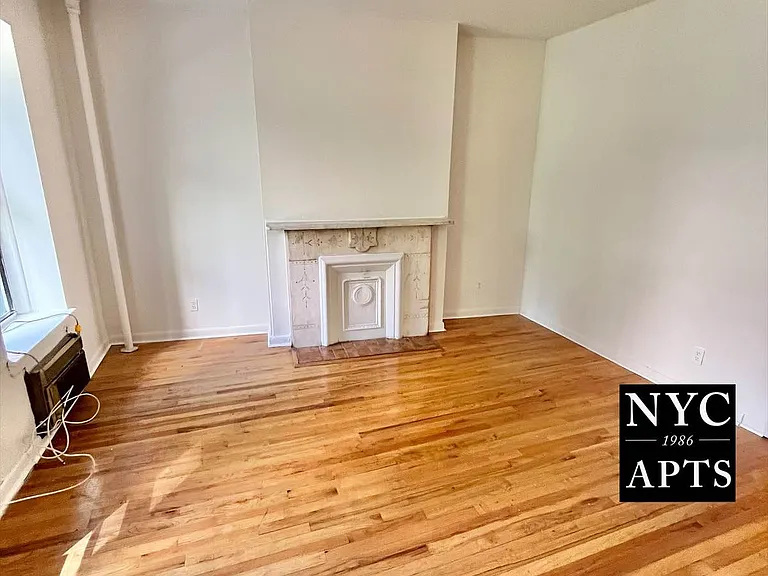 328 E 55th St #9 — Photo 2