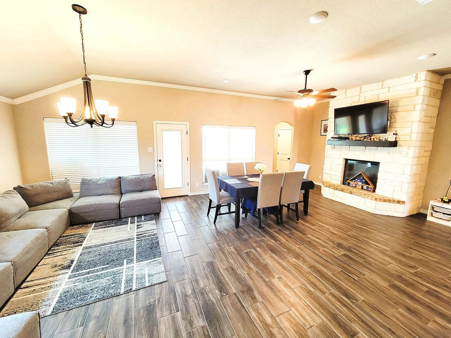 3 bed, 1845 sqft, $1,850 — Photo 4
