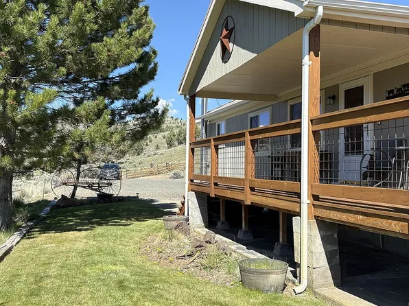 49035 Highway 26, Mount Vernon, OR 97865